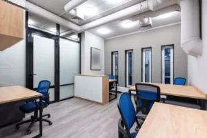 Office relocation junk removal Dubai: desks, chairs and storage units ready for clearance