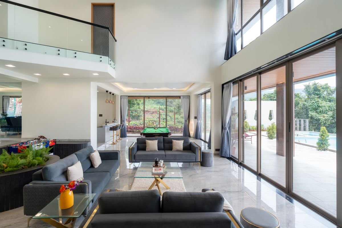 Villa clearance Dubai team preparing a spacious modern villa for a full cleanout